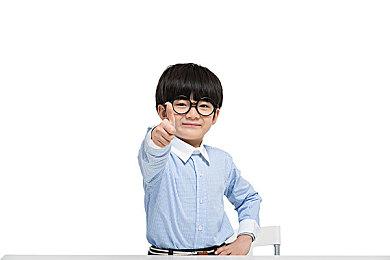 《最终幻想》校服概念图放出 学姐蒂法清纯可人！